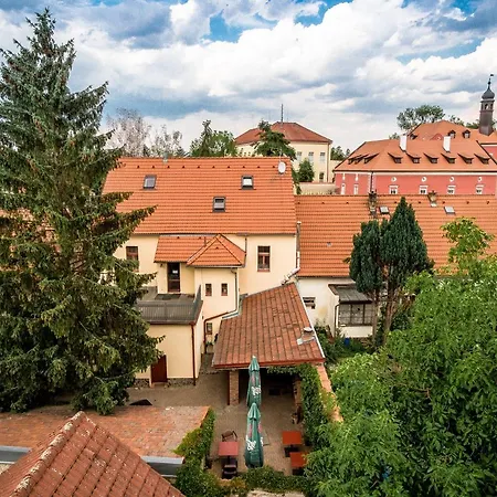 Antonio Nocleg ze śniadaniem Škvorec